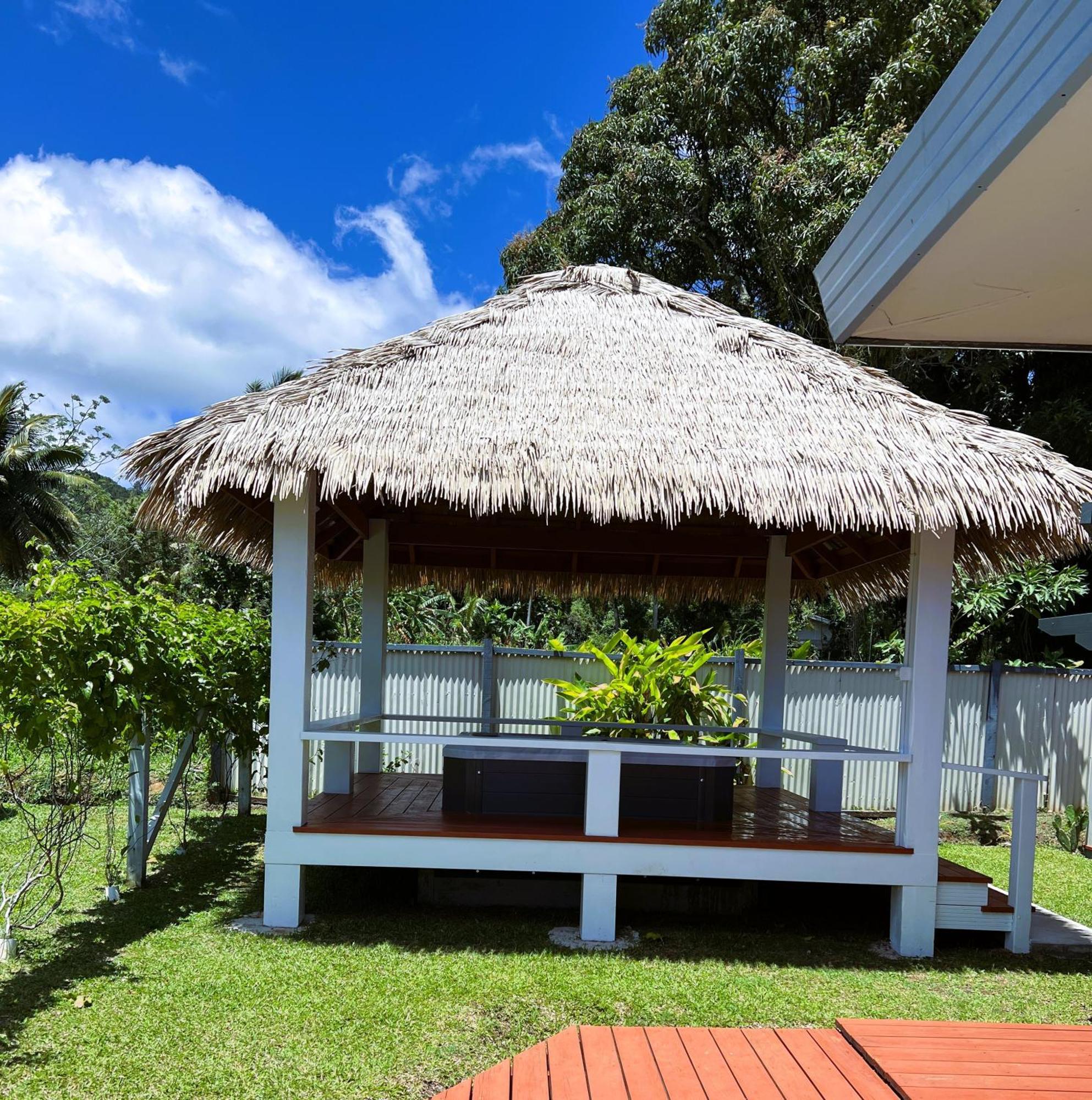 Red Hibiscus Villas Rarotonga Rom bilde