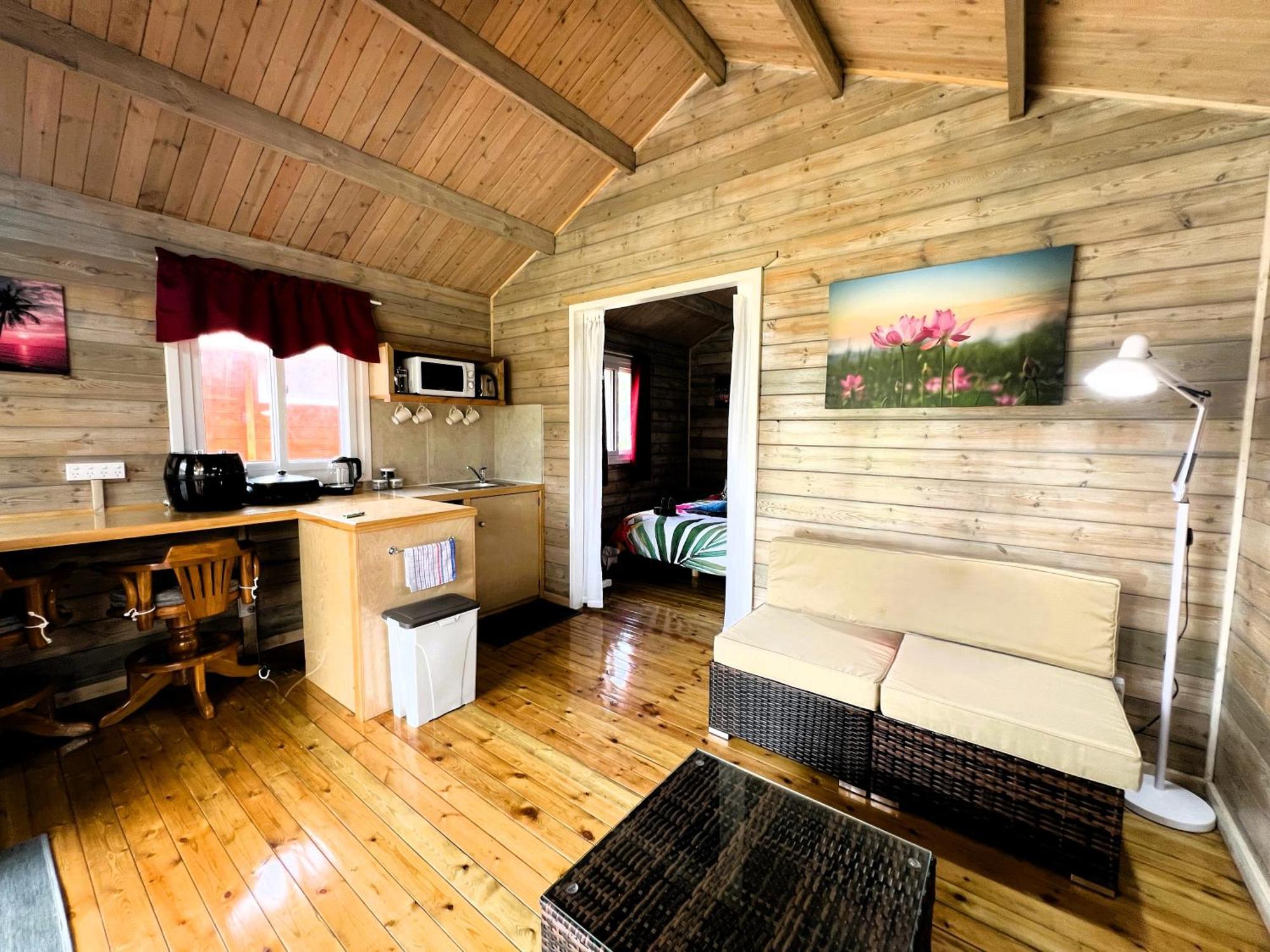 Red Hibiscus Villas Rarotonga Eksteriør bilde